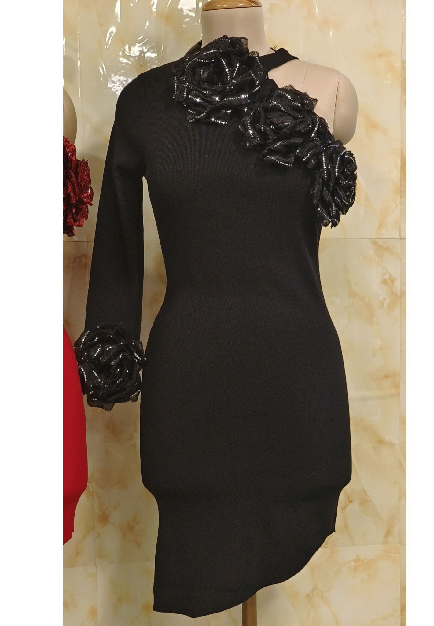 One-shoulder asymmetric design One Piece-