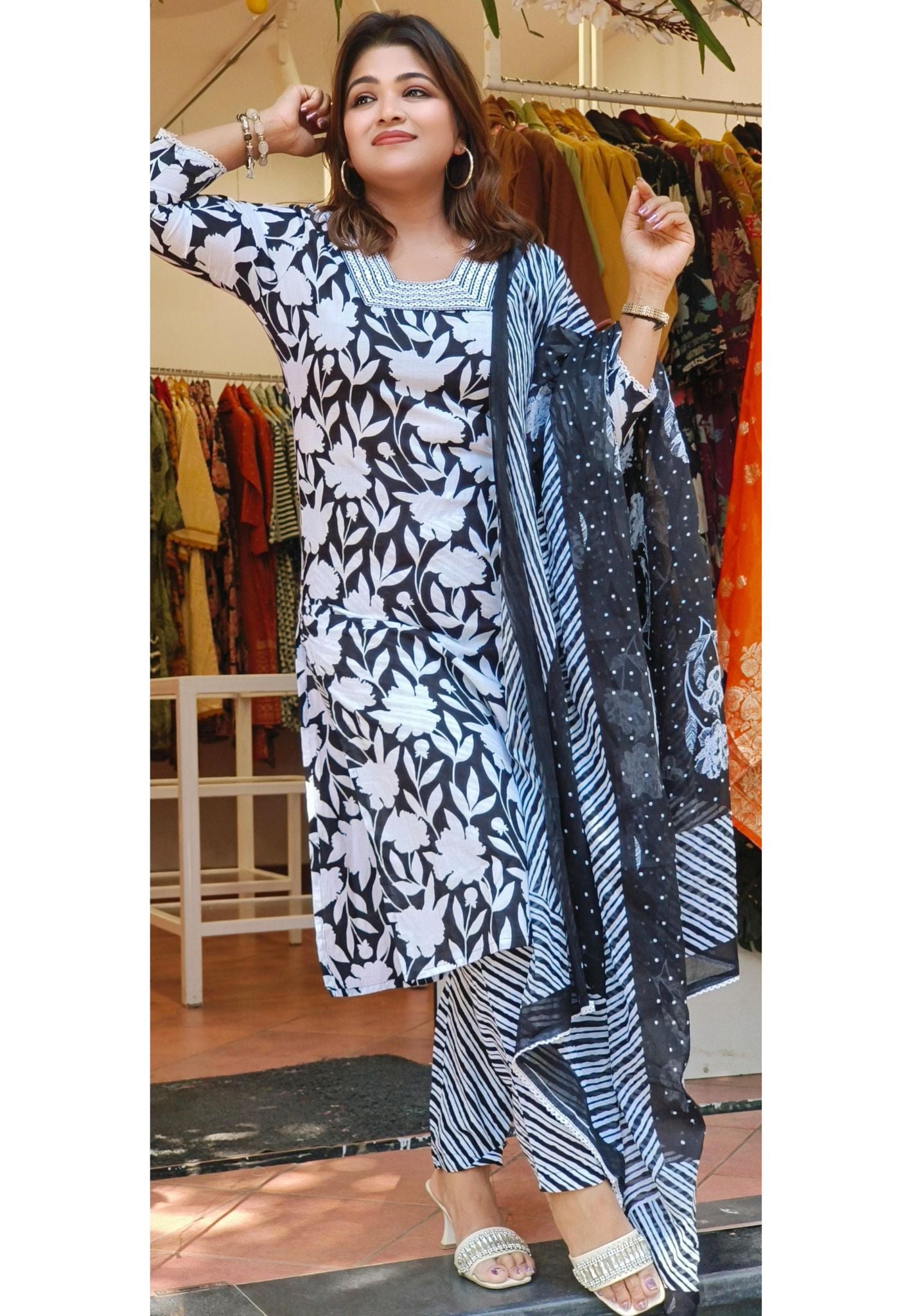 Foil Neck Black White Flower Print Pure cotton Kurta Pant With Printed Dupatta-08387