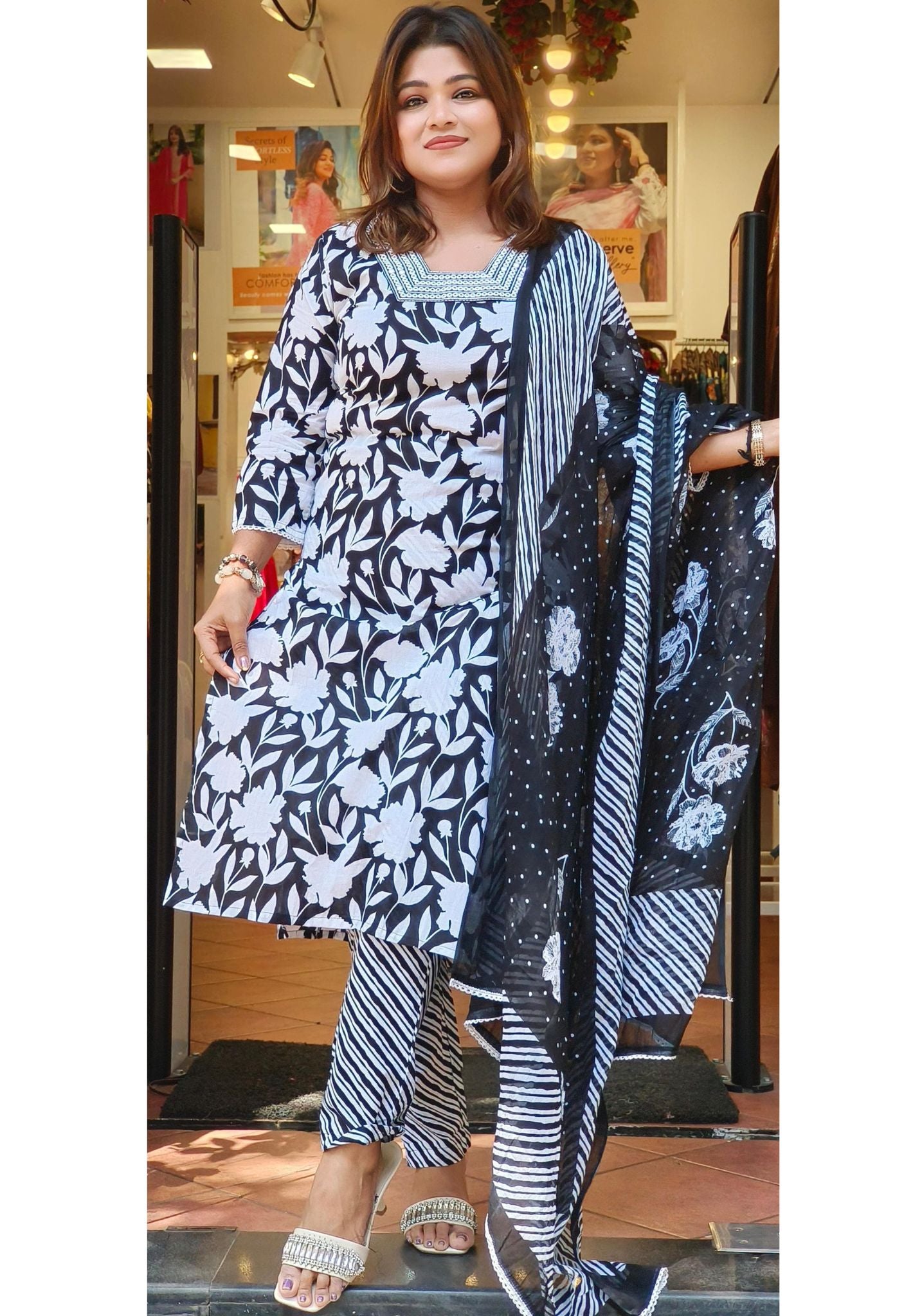 Foil Neck Black White Flower Print Pure cotton Kurta Pant With Printed Dupatta-08387