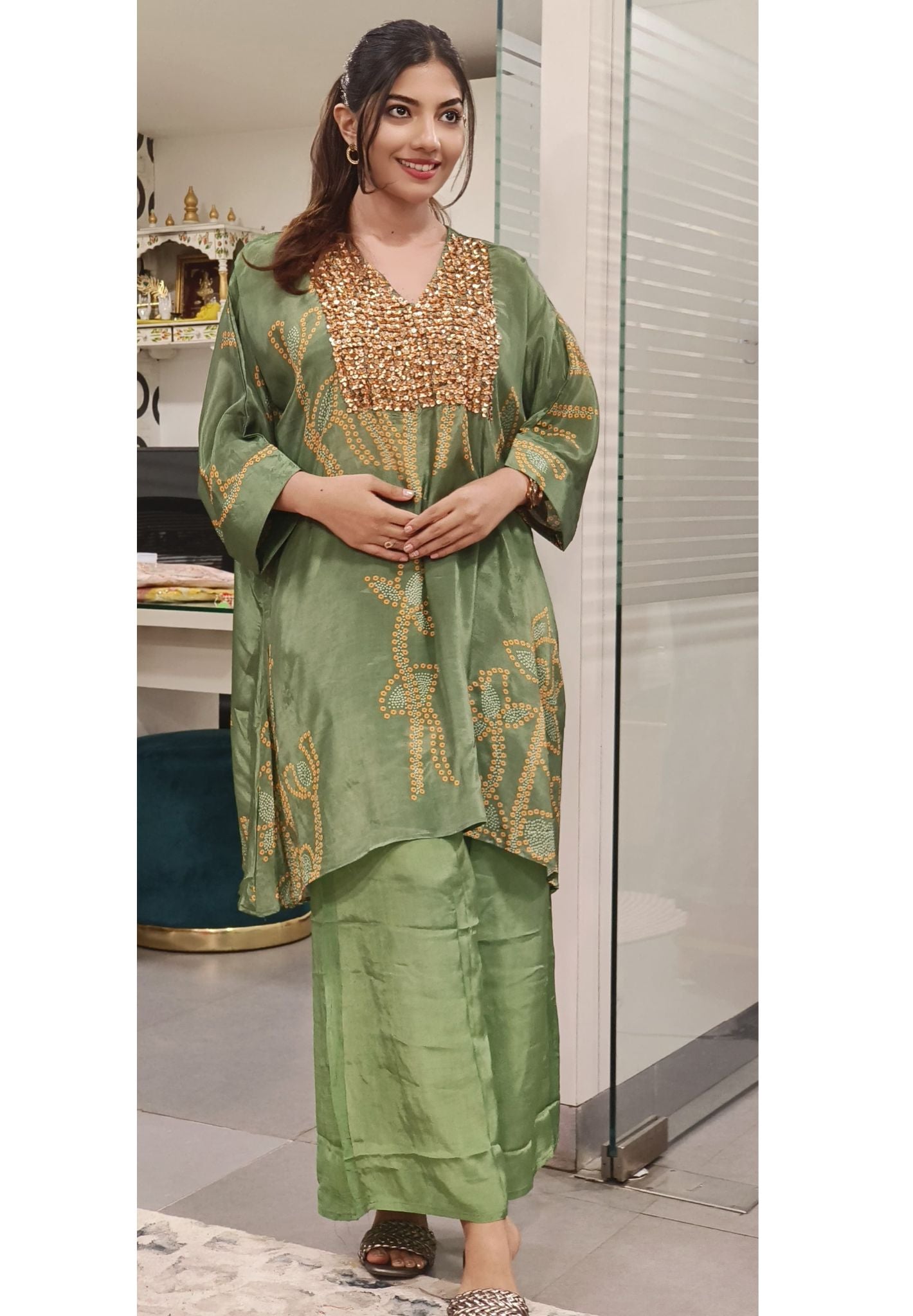 Pure Crêpe Tara Embroidered Bandhani Print Oversized Kaftan with Bottom Oversized Style Kaftan with-08782