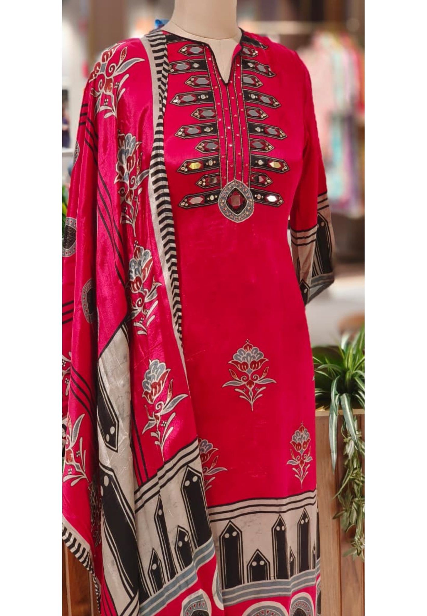 Real Mirror Abstract Printed Vibrant Full Suit Set With Dupatta In Crepe Fabric- 12514