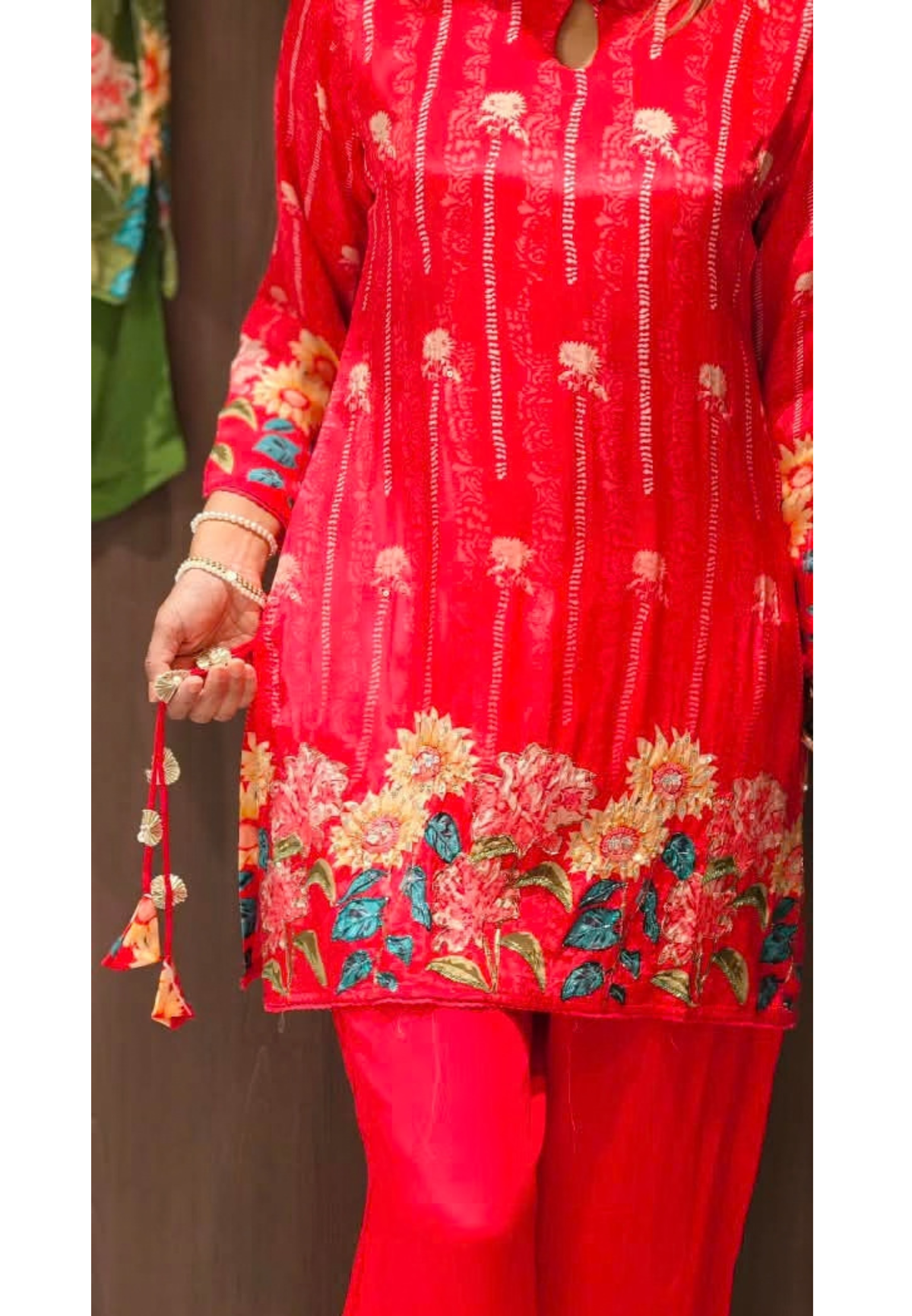 Bright Floral Embellished Kurta Set with Keyhole Neckline & Matching Wide-Leg Pants Co- 15858Ord Set-