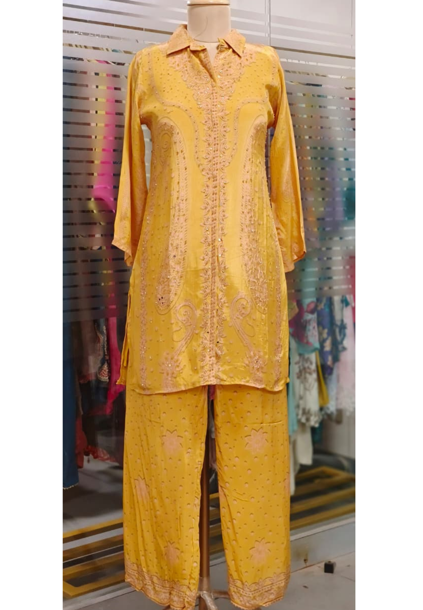 Swan Look Print Stone Overlay Collared Co-Ord Set In Crepe Fabric- 11786