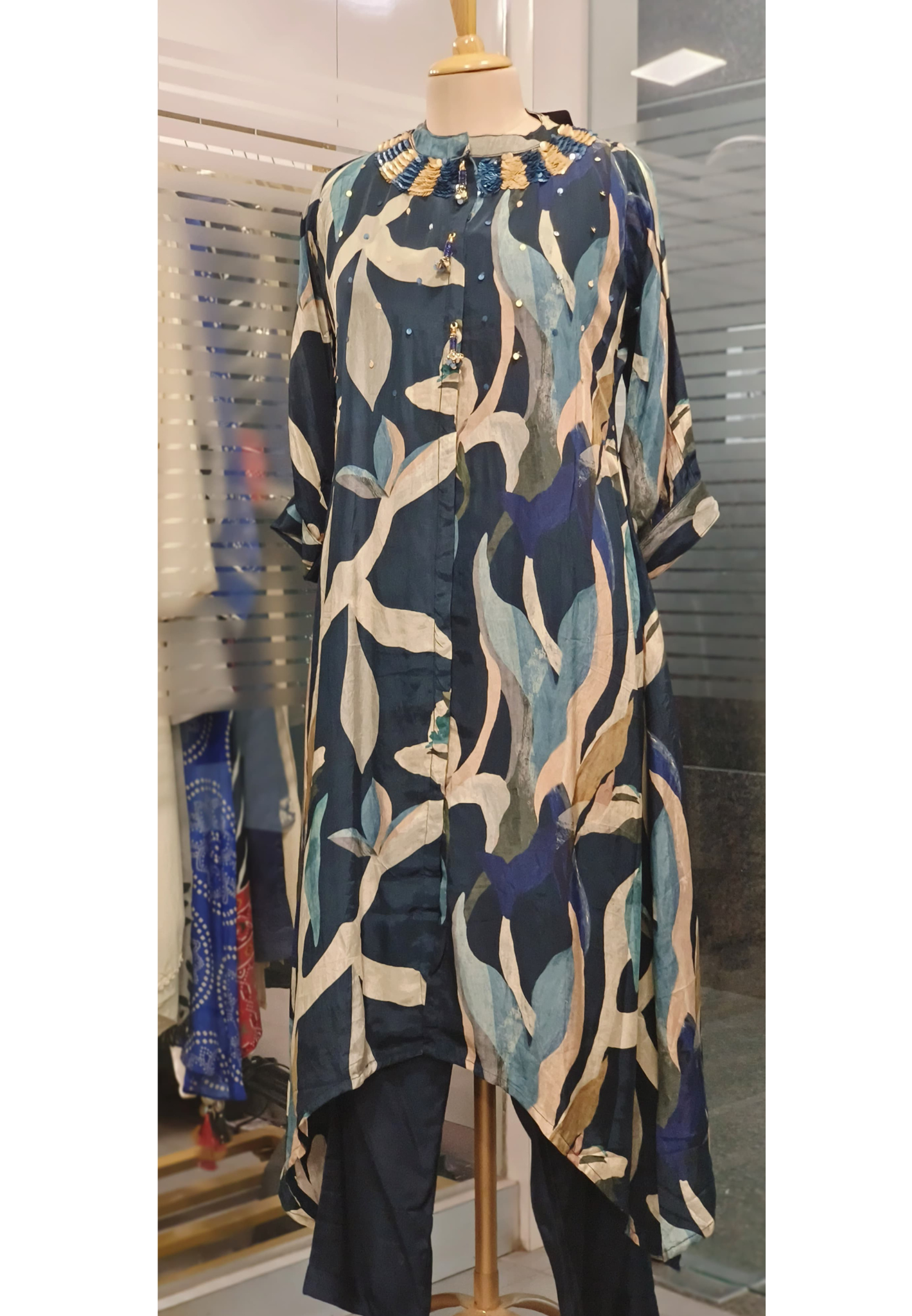 Elegant Crepe High-Low Kurta with Close Neck and Matching Pants