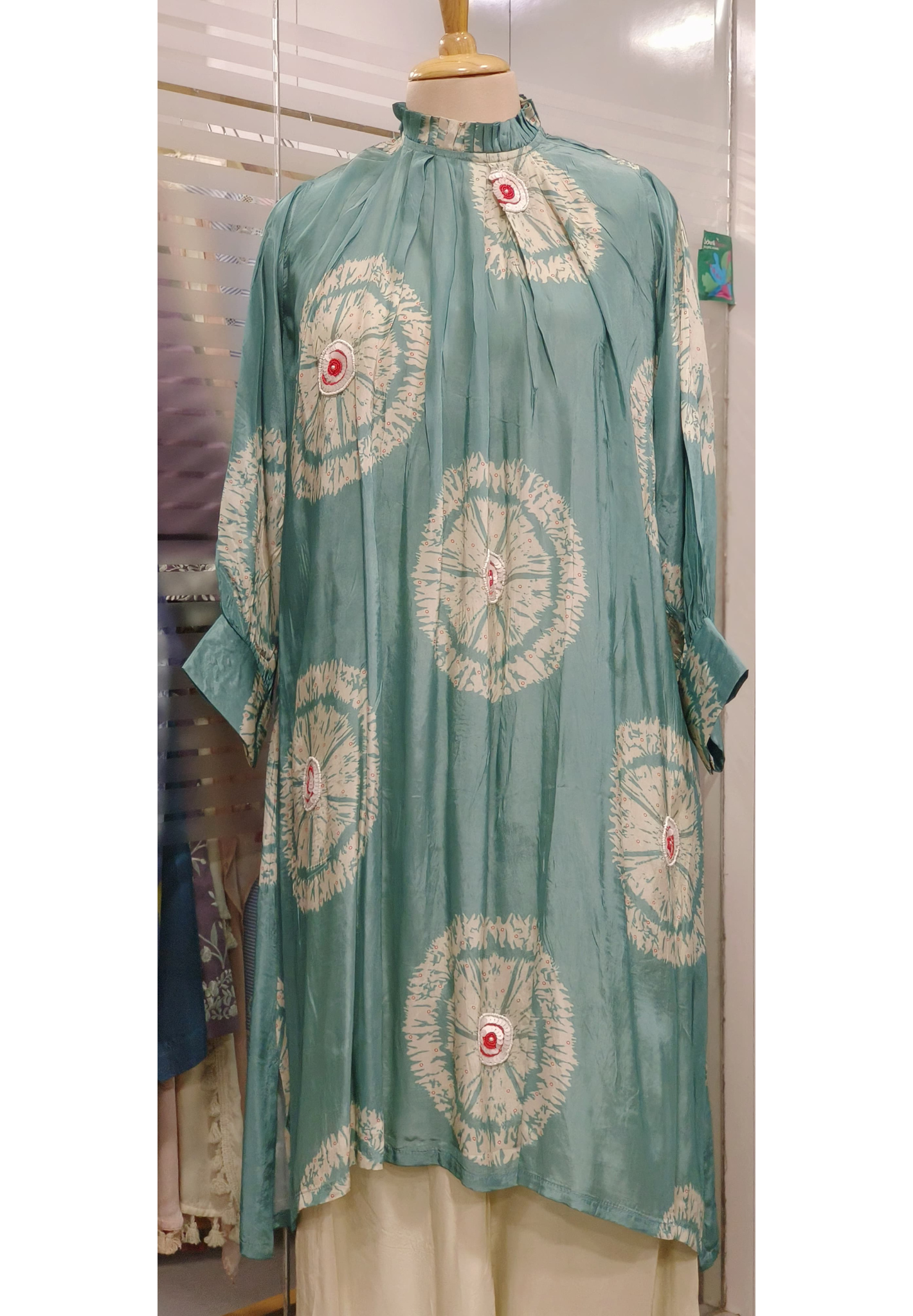 Graceful Crepe Kurta with Pleated Design and Matching Pants