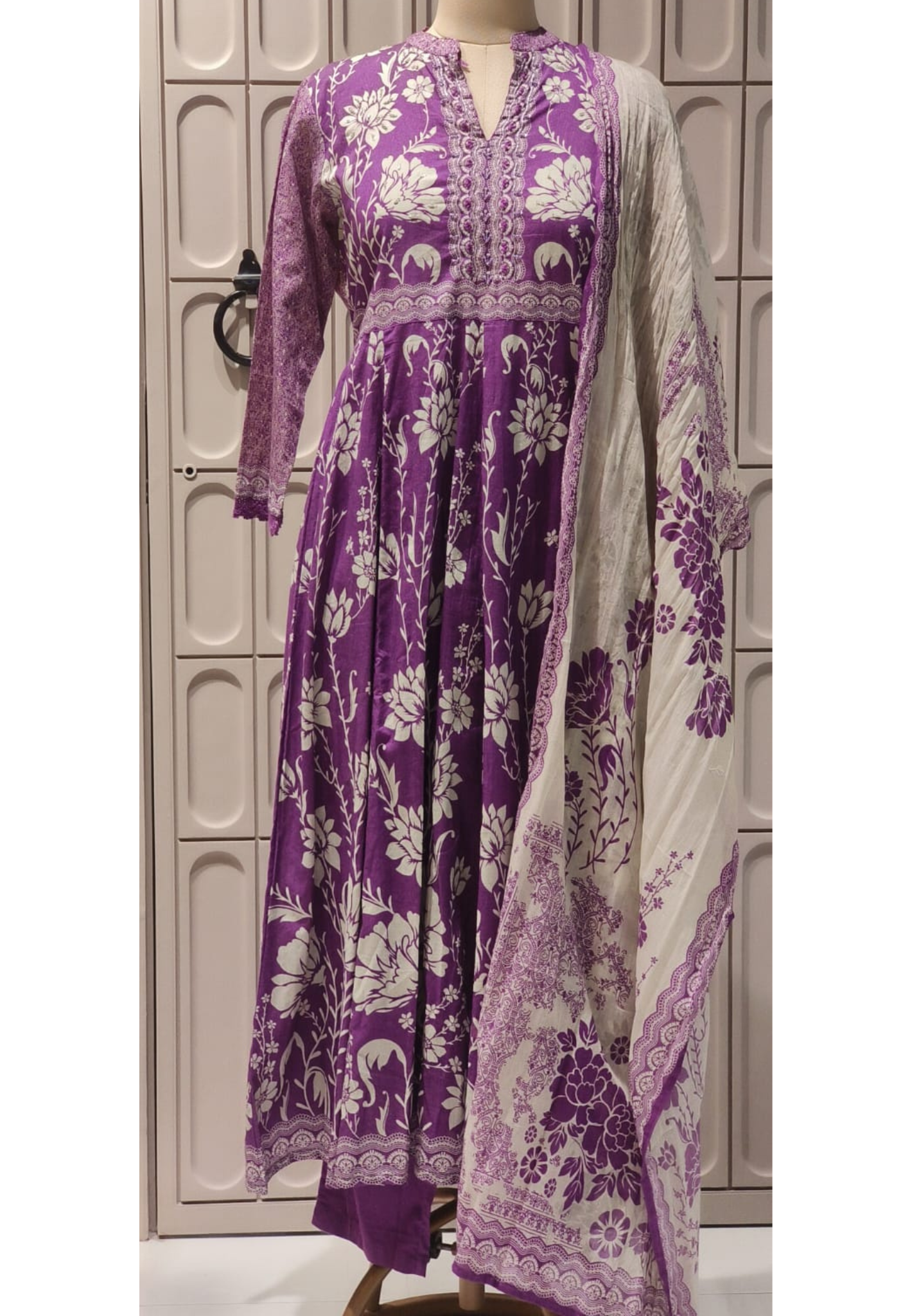 Floral Prints Beautifully Patterned Upper Design Anarkali Full Suit Set With Dupatta In Cotton Fabric- 11024