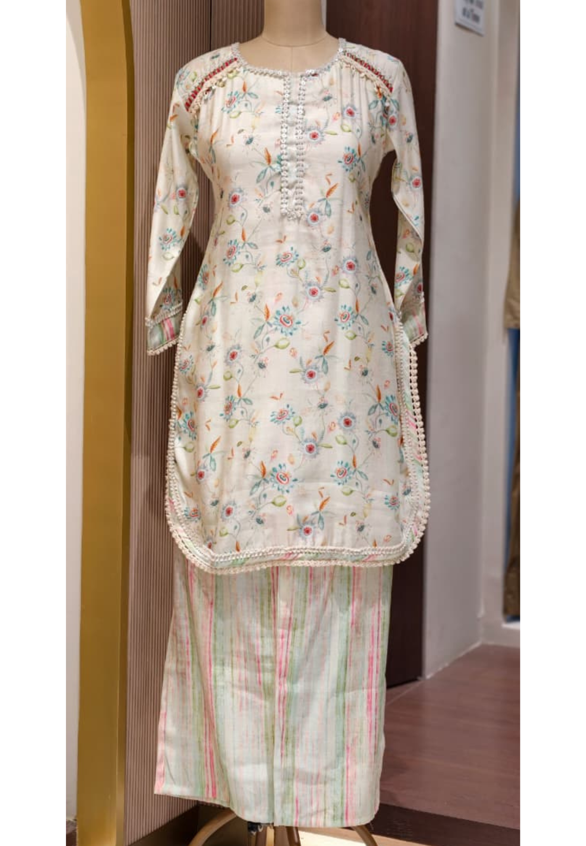 Cute Floral Motifs Lace Detailing Casual Wear Co-Ord Set- 14854
