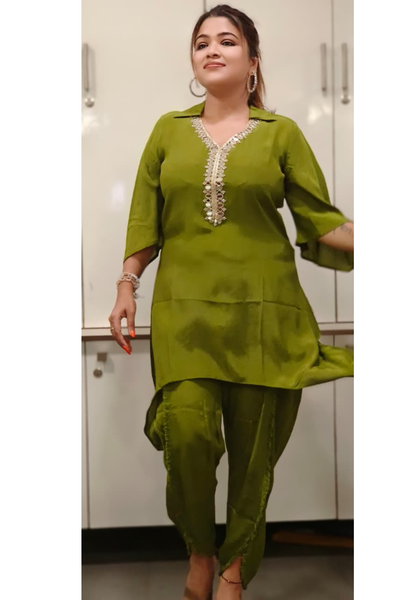 High-Low Stylish Real Mirror Front Line Kurta Pant Set In Crepe Fabric-11707