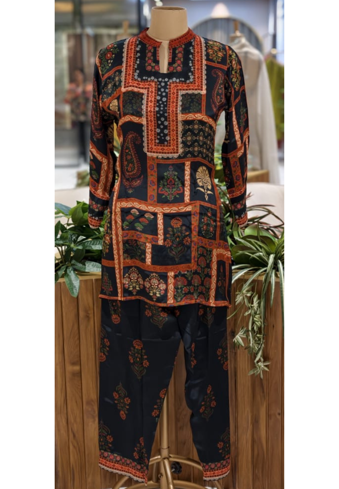 Floral Box Folk Print Mandarin Collar Kurta Pant Set In Crepe Fabric- 12952