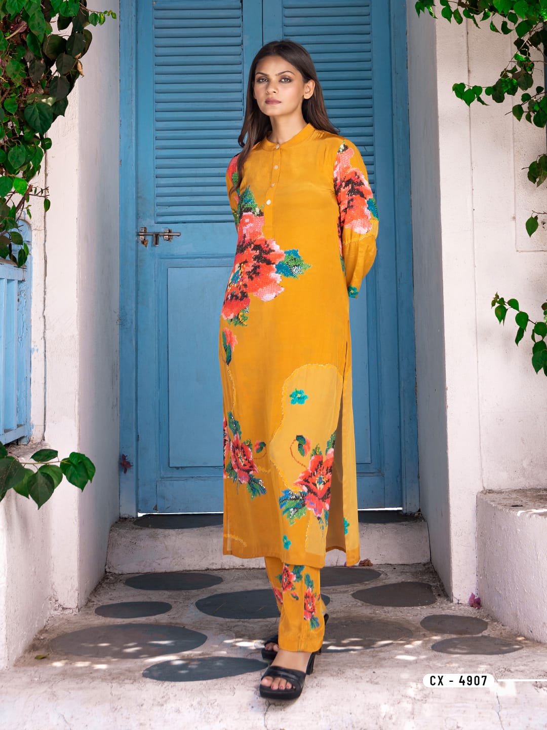 Manderian Collar Beautiful Crape floral printed neck kurta pant set of-2 DRY WASH- 5916