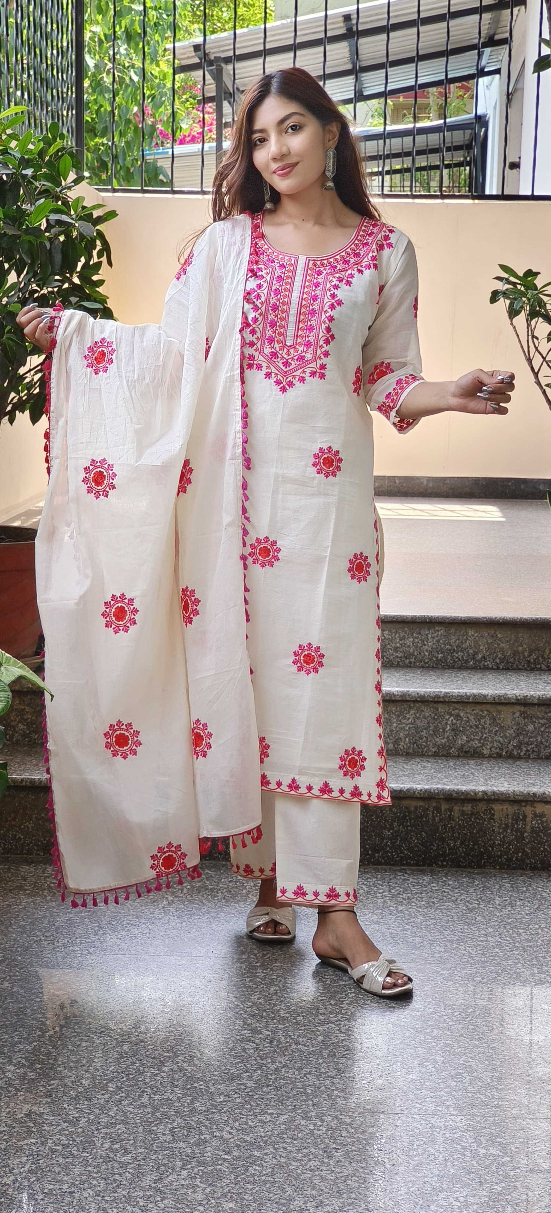 Beautiful Thread Floral Embroidered Kora Cotton Full Kurta Pant Set With Dupatta- 09588