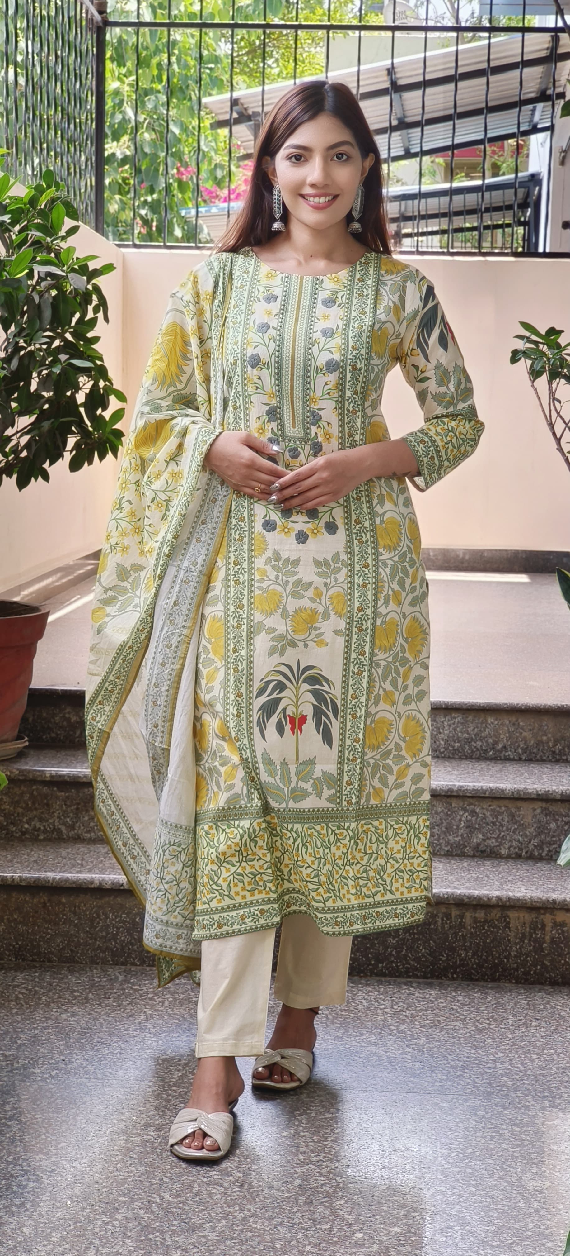 Floral Printed Cotton Full Kurta Pant Set With Dupatta-09609
