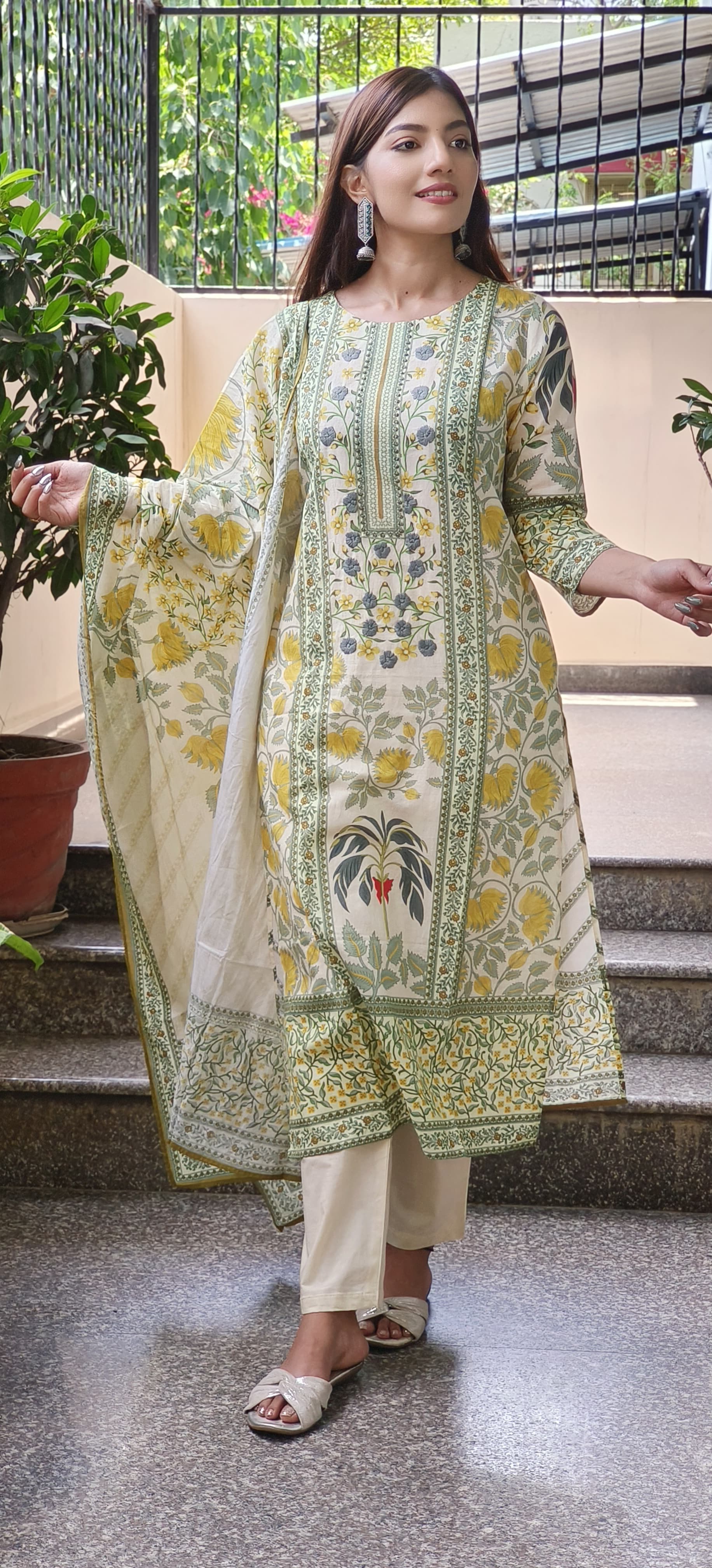 Floral Printed Cotton Full Kurta Pant Set With Dupatta-09609