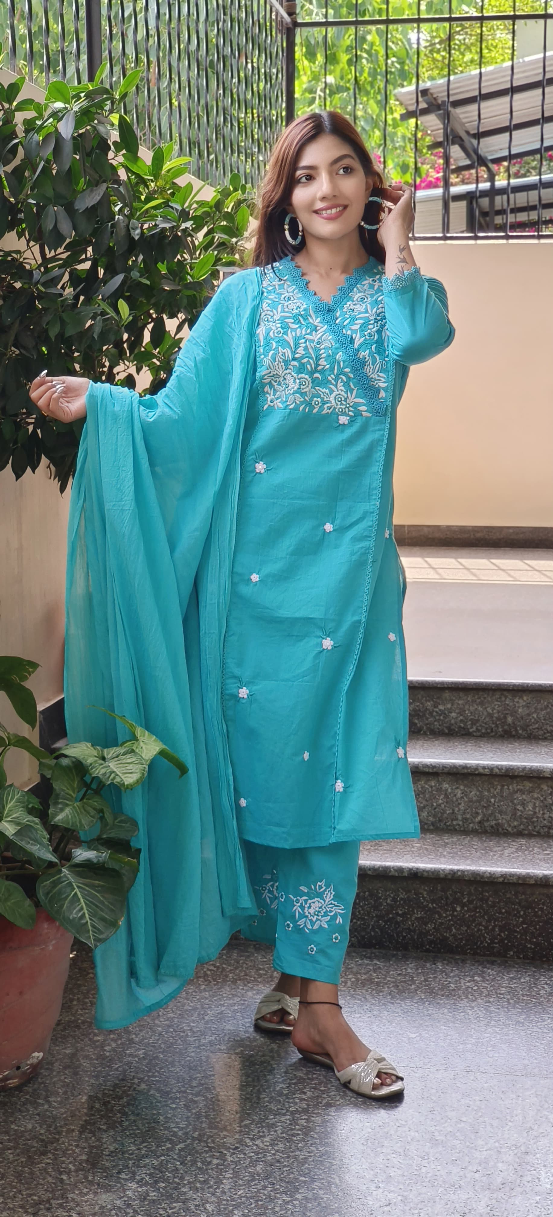 Floral Thread Embroidered Full Kurta Pant Set With Dupatta-09607