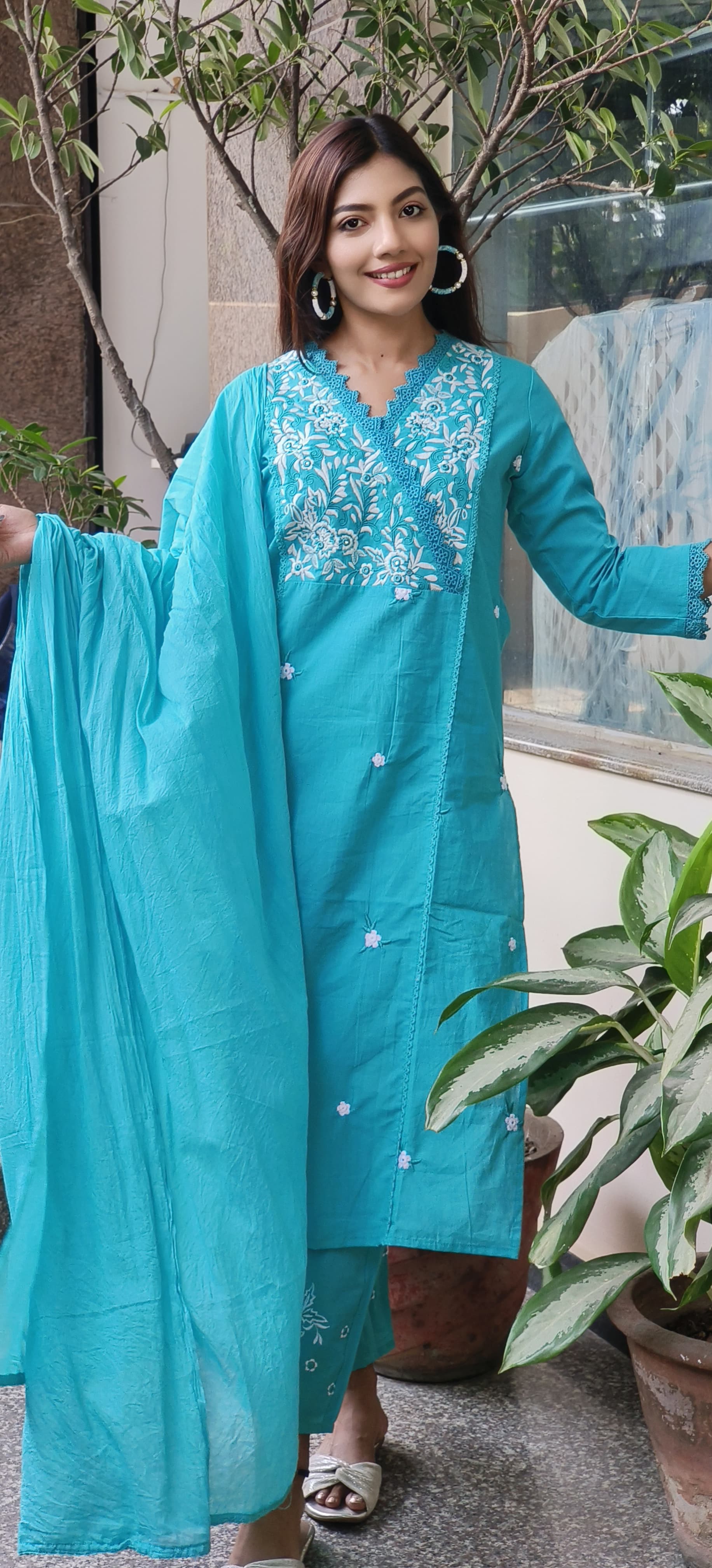 Floral Thread Embroidered Full Kurta Pant Set With Dupatta-09607