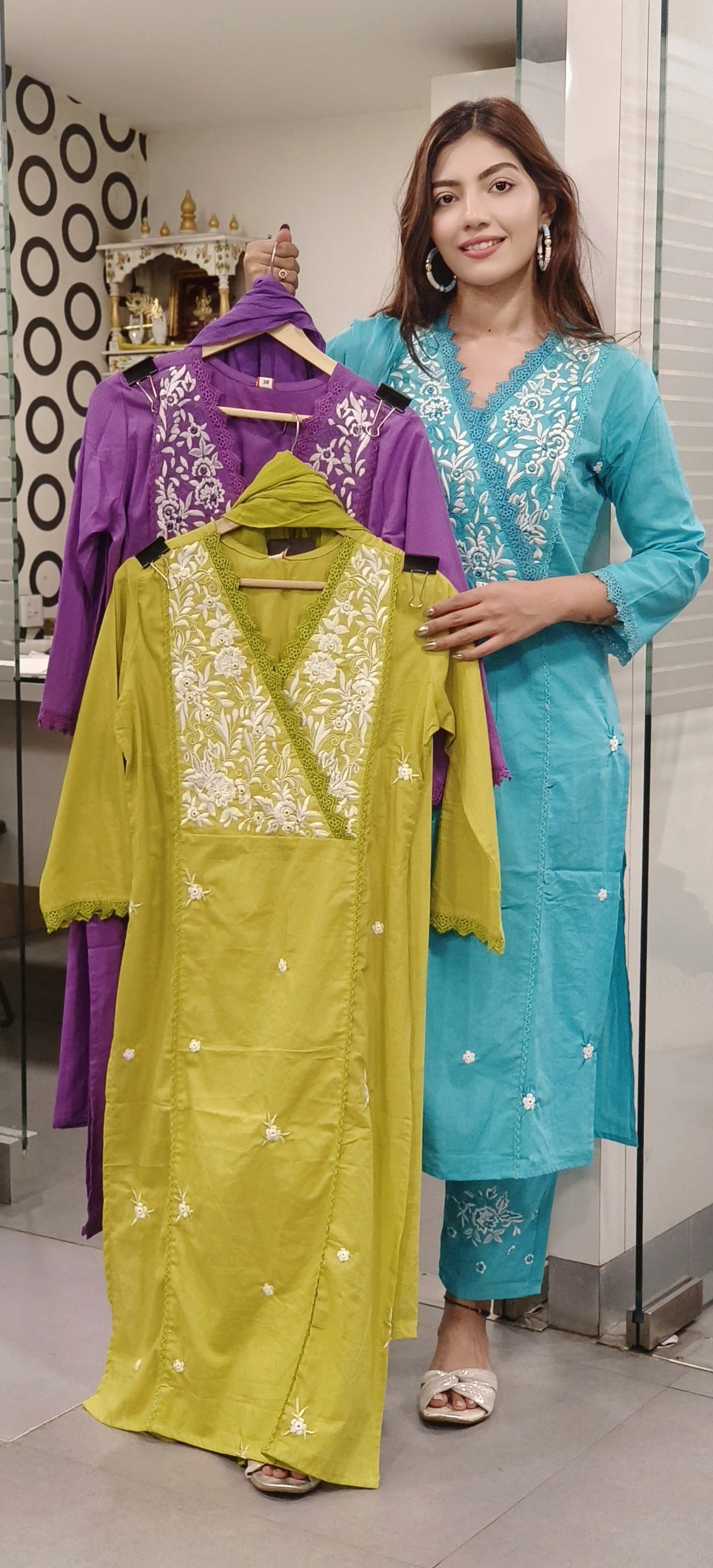 Floral Thread Embroidered Full Kurta Pant Set With Dupatta-09607