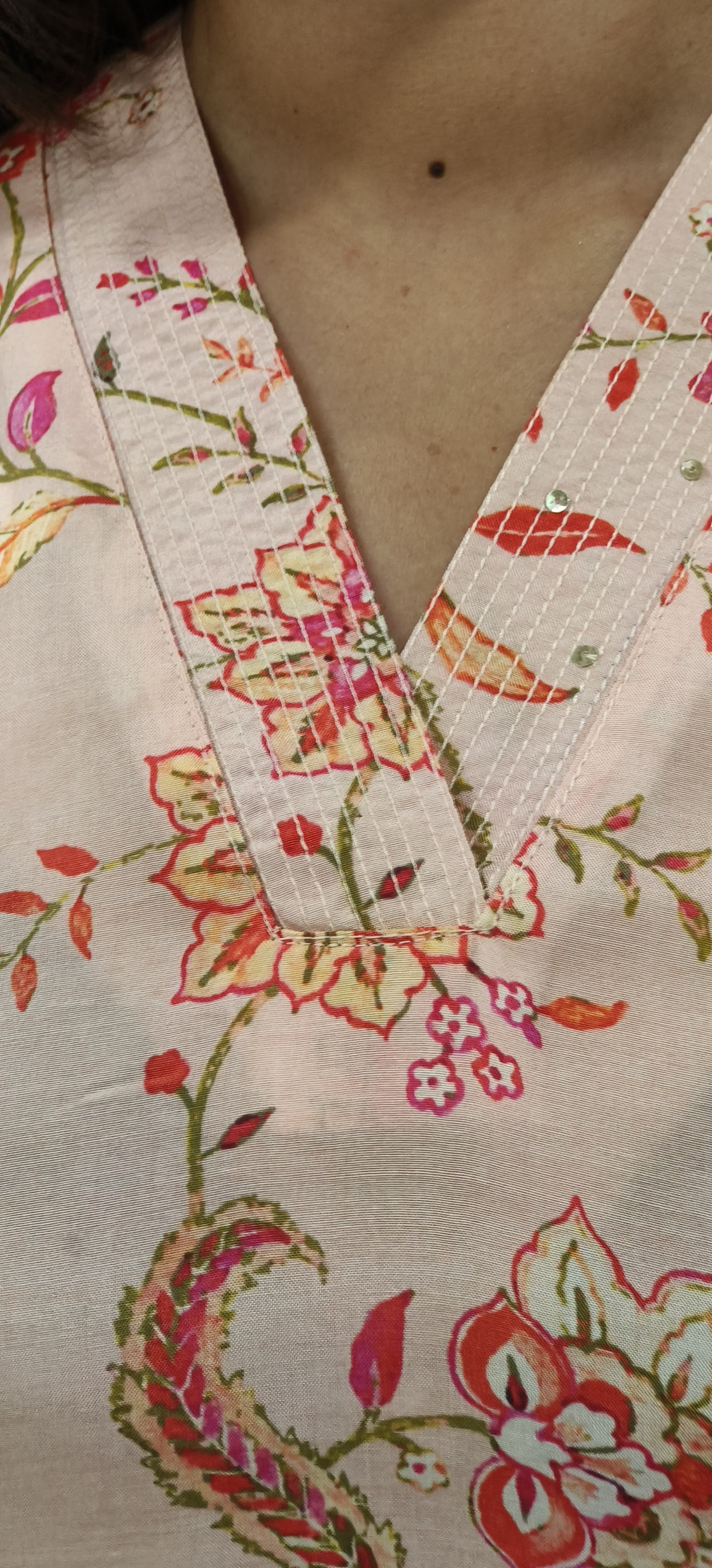 Floral Printed V-Neck Kurta With Bottom In Modal Muslin Fabric- 10022