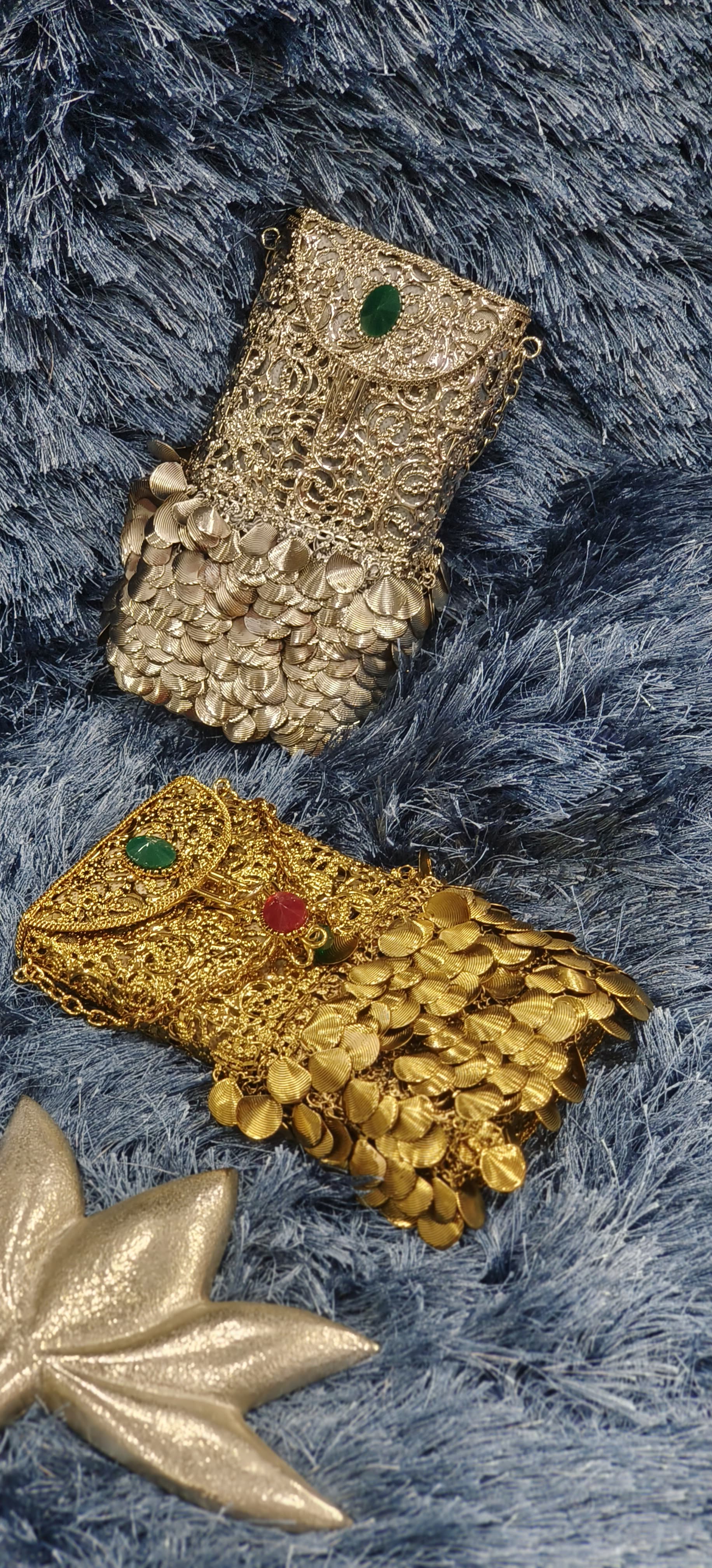 Maharani Gold Coin Mobile Sling & Showpiece 2 In One