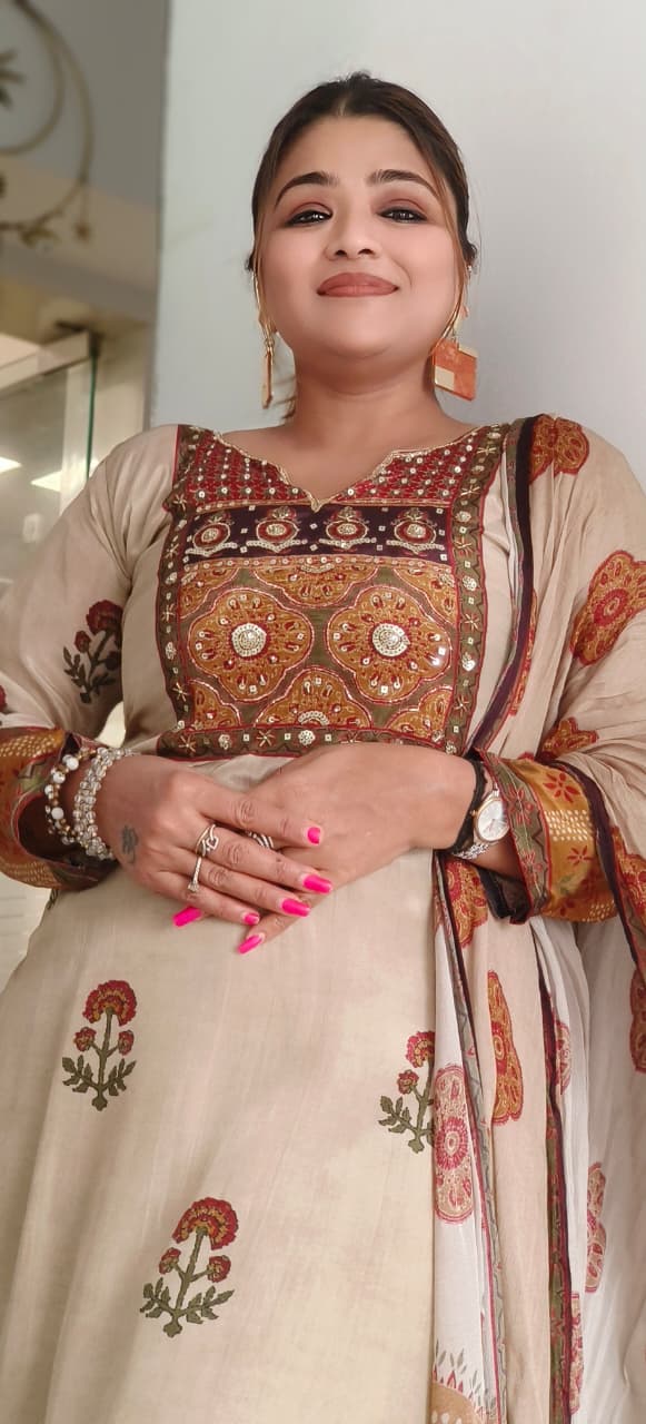 Traditionally Printed Tiny Foil Work Full Suit Set With Dupatta In Crepe Fabric- 11026