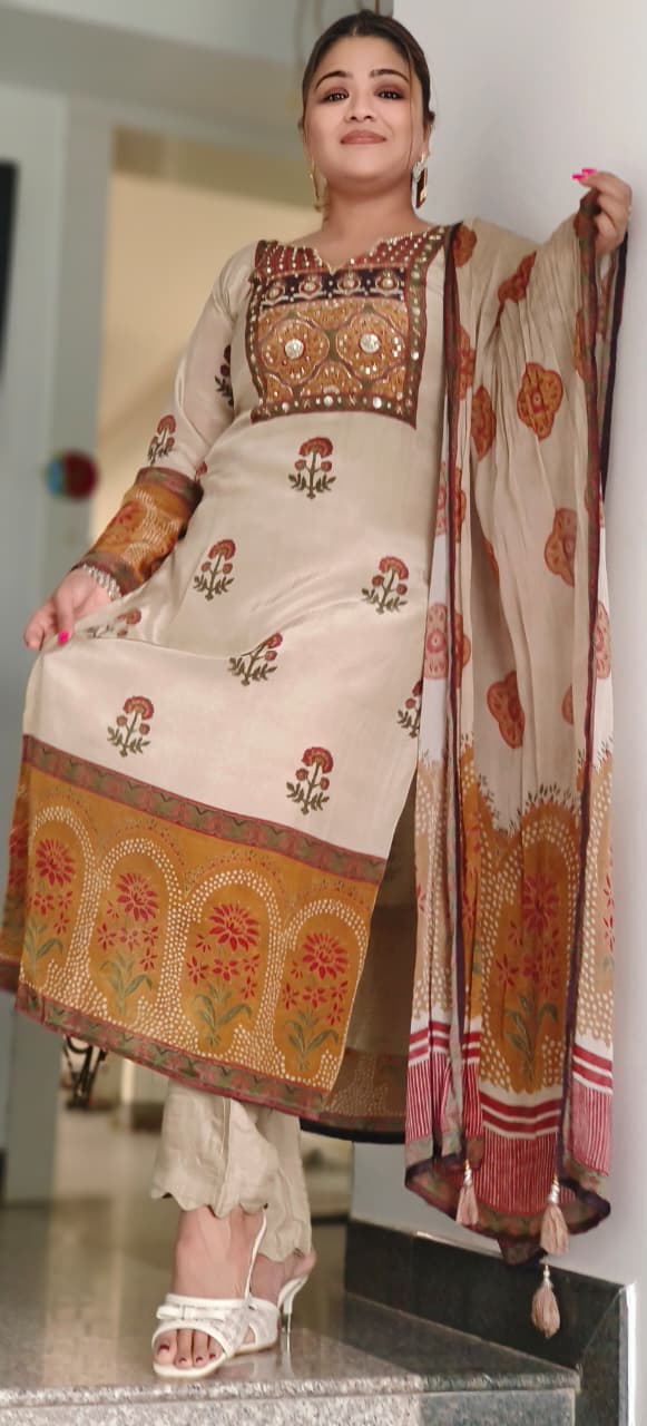 Traditionally Printed Tiny Foil Work Full Suit Set With Dupatta In Crepe Fabric- 11026