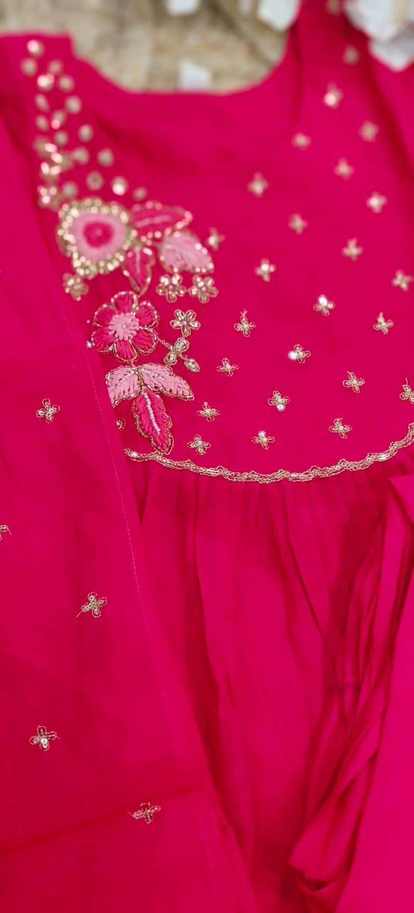 Floral Embroidered Beautiful U-Yoke Surat Mul-Chanderi Full Suit Set With Dupatta