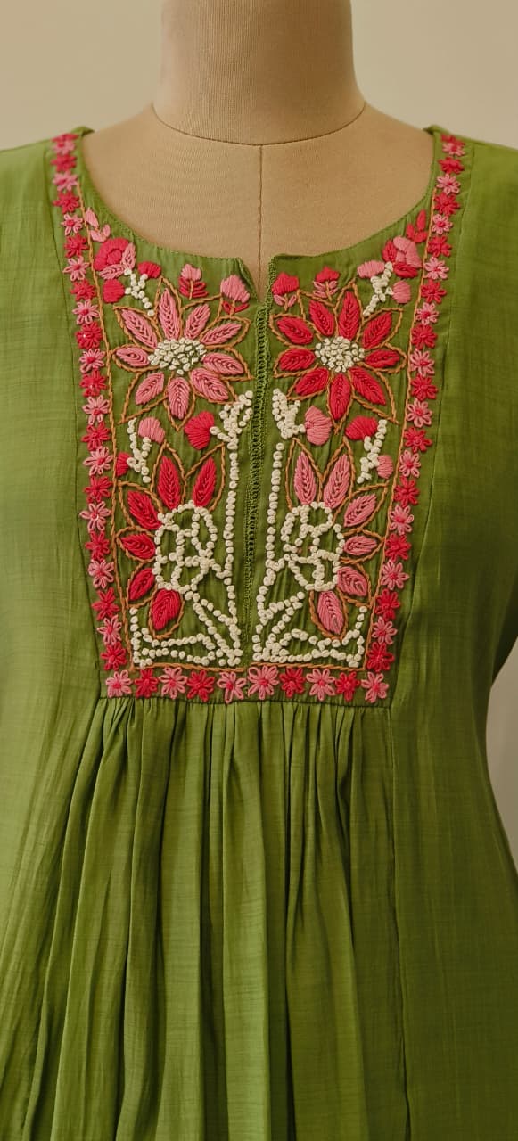 Leaf Green Surat Mul Chanderi Thread Embroidered Yoke Kurta Pant Set- 12141