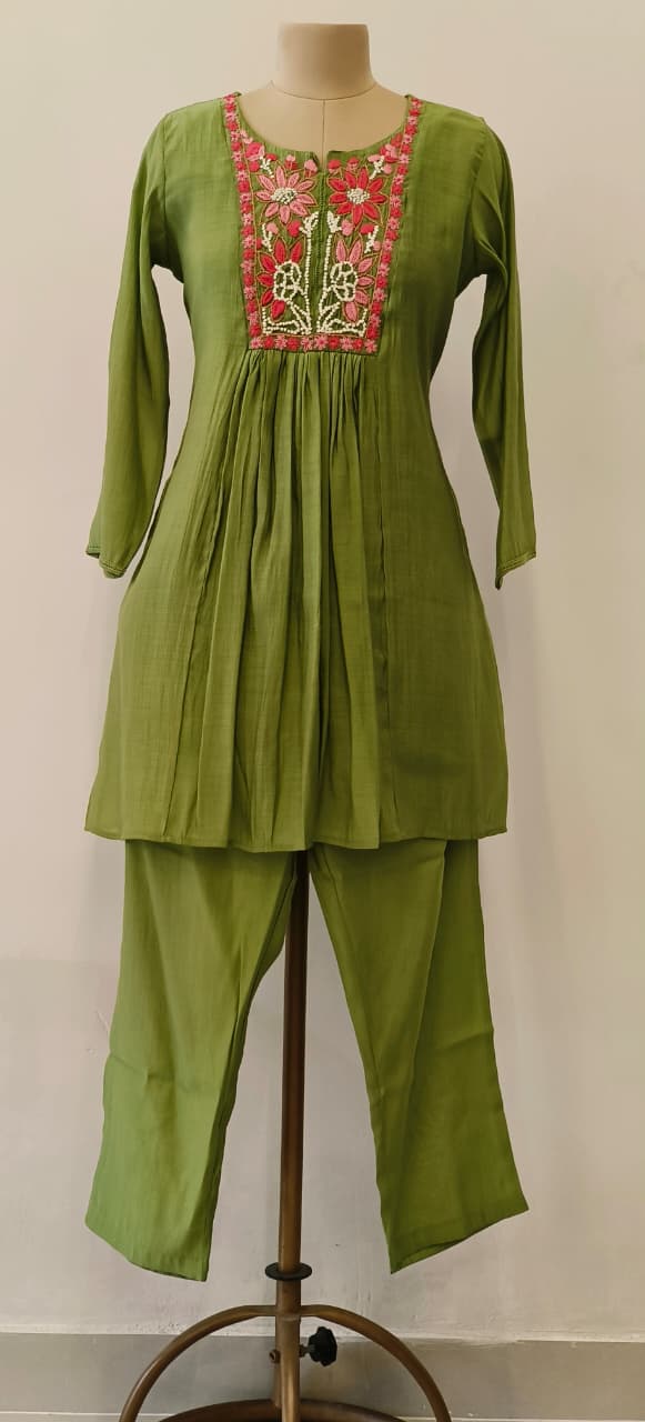 Leaf Green Surat Mul Chanderi Thread Embroidered Yoke Kurta Pant Set- 12141