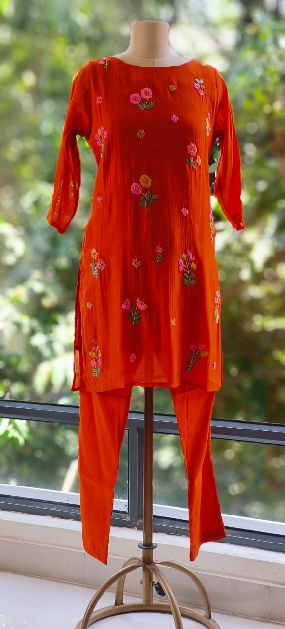 Surat Mul Chanderi Floral Thread Hand Embroidered Kurta Pant Set- 12142,12143