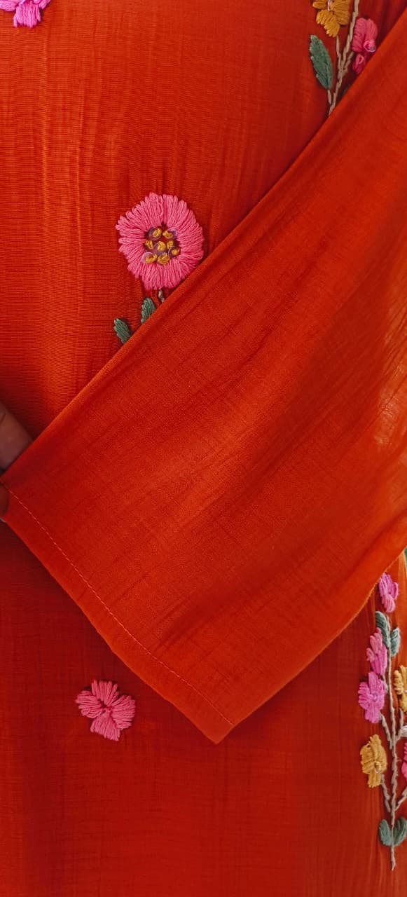 Surat Mul Chanderi Floral Thread Hand Embroidered Kurta Pant Set- 12142,12143