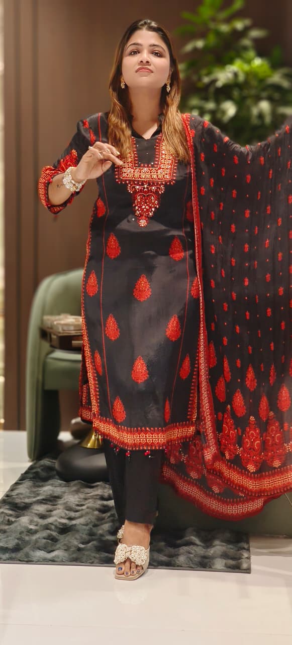 Pakistani Look Placement Print Full Suit Set With Dupatta In Crepe Fabric- 12519