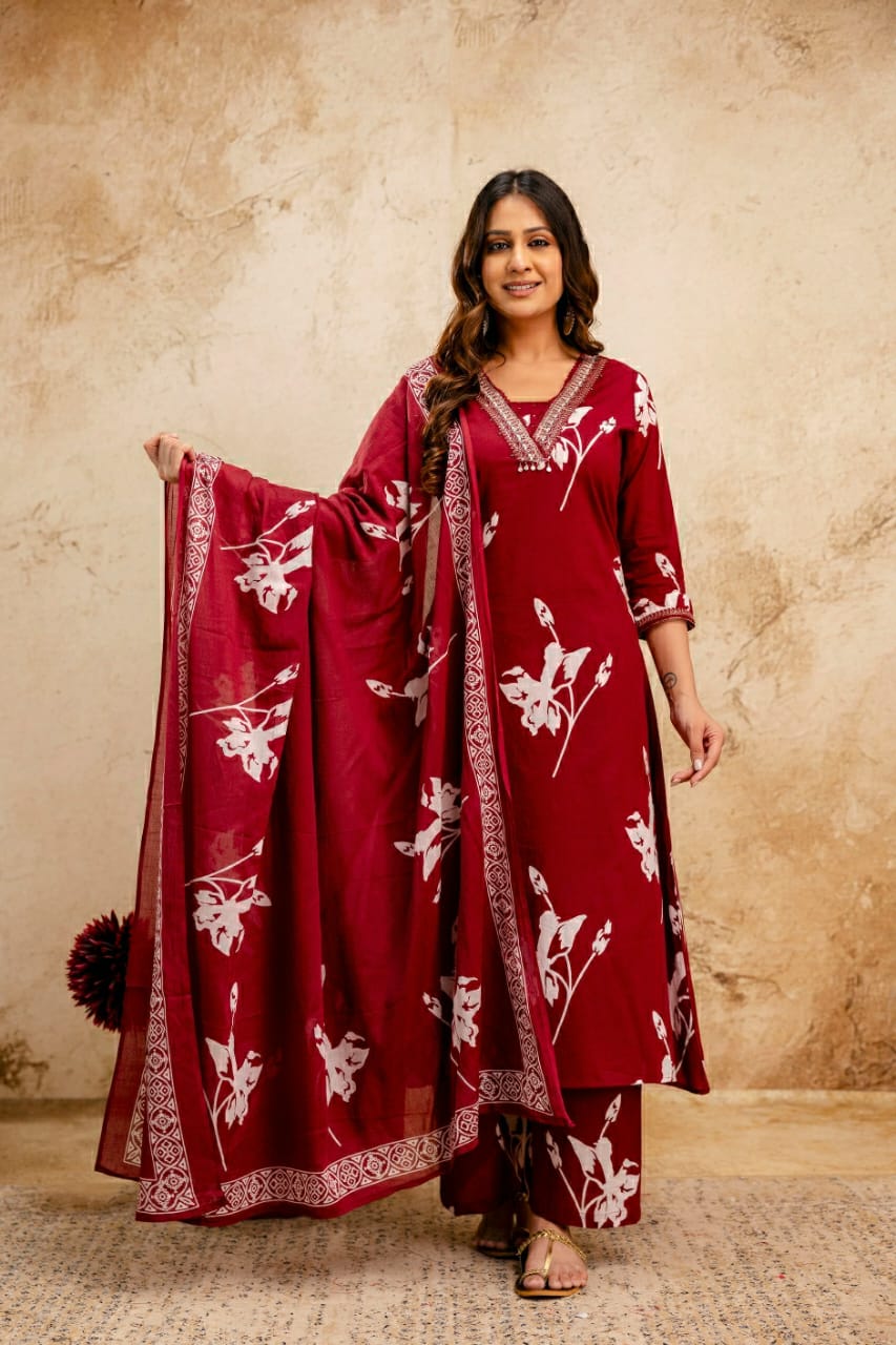 Trendy Botanical Print Three-Piece Suit Set with Elegant Neck Work & Matching Dupatta And Bottom