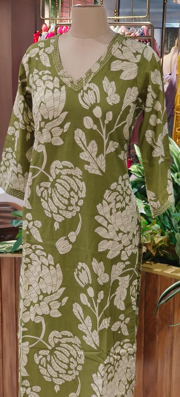 Petaled Leafy Floral Thread Neck Line Cotton Kurti Only