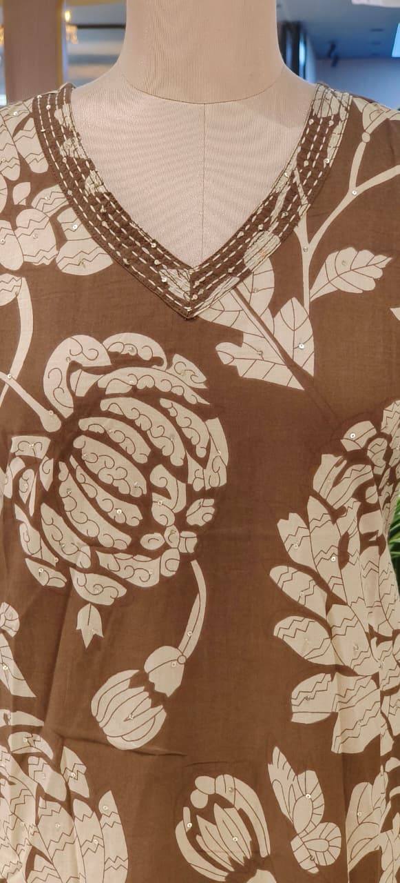 Petaled Leafy Floral Thread Neck Line Cotton Kurti Only