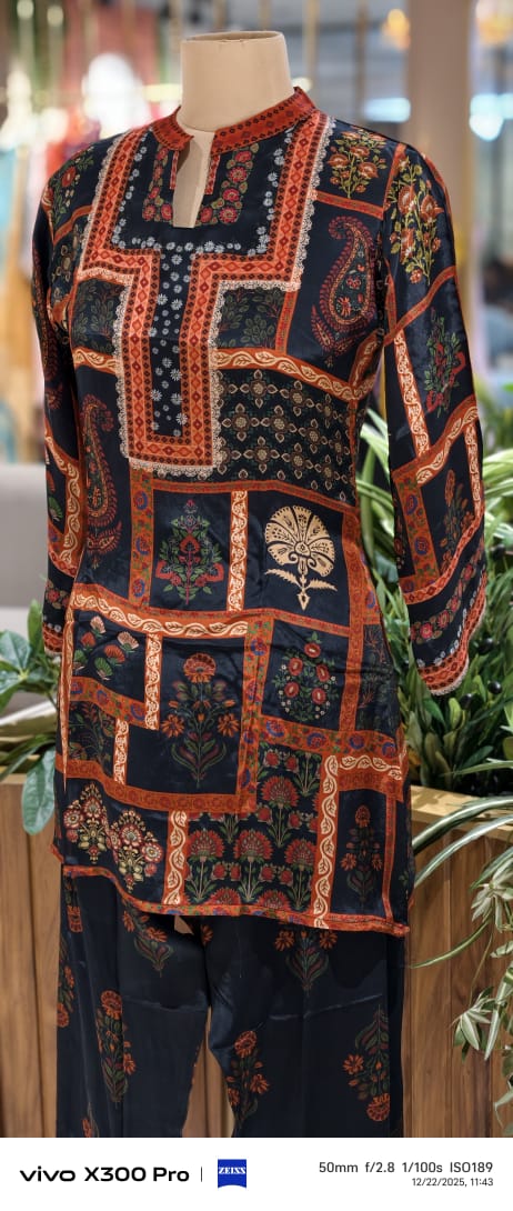 Floral Box Folk Print Mandarin Collar Kurta Pant Set In Crepe Fabric- 12952