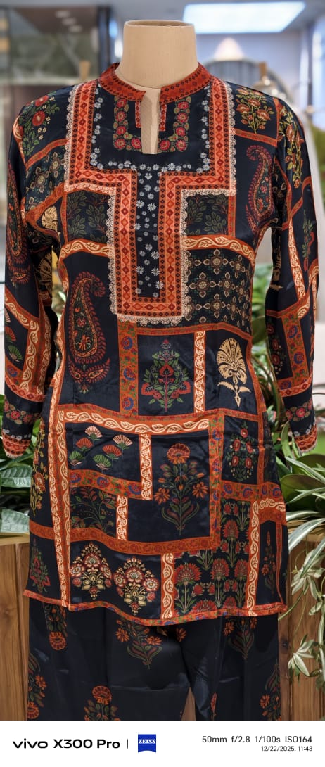 Floral Box Folk Print Mandarin Collar Kurta Pant Set In Crepe Fabric- 12952