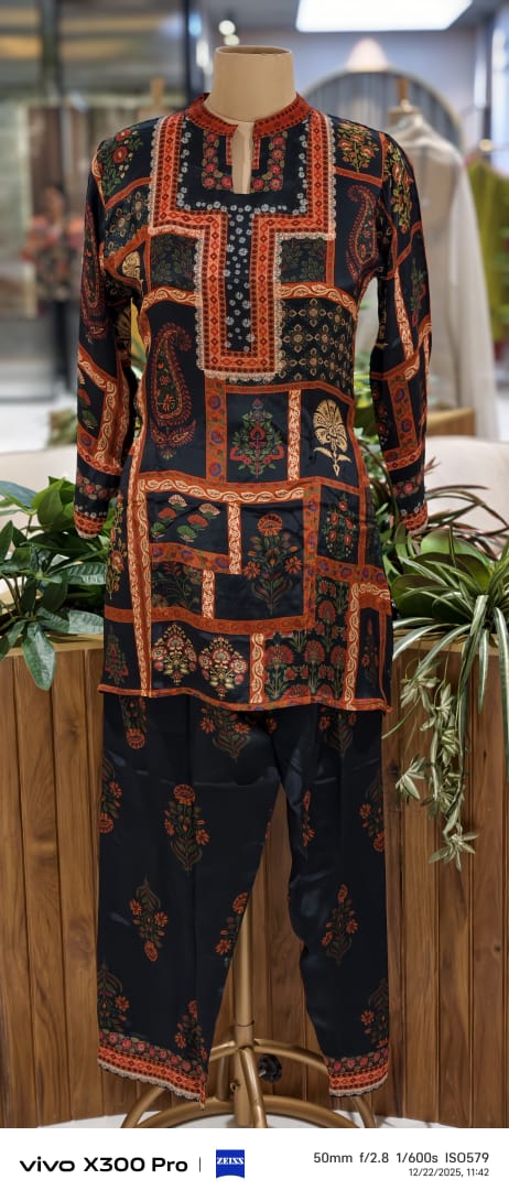 Floral Box Folk Print Mandarin Collar Kurta Pant Set In Crepe Fabric- 12952