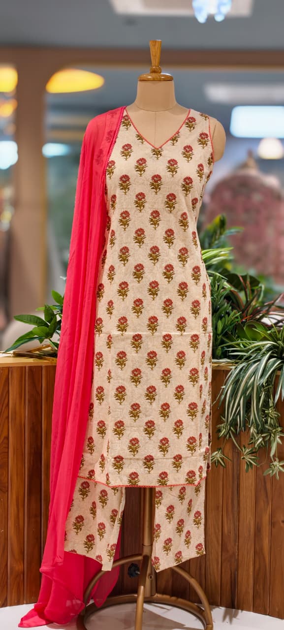 Beautiful Floral Printed Sleeveless Full Suit Set With Solid Dupatta In Cotton Fabric-13433