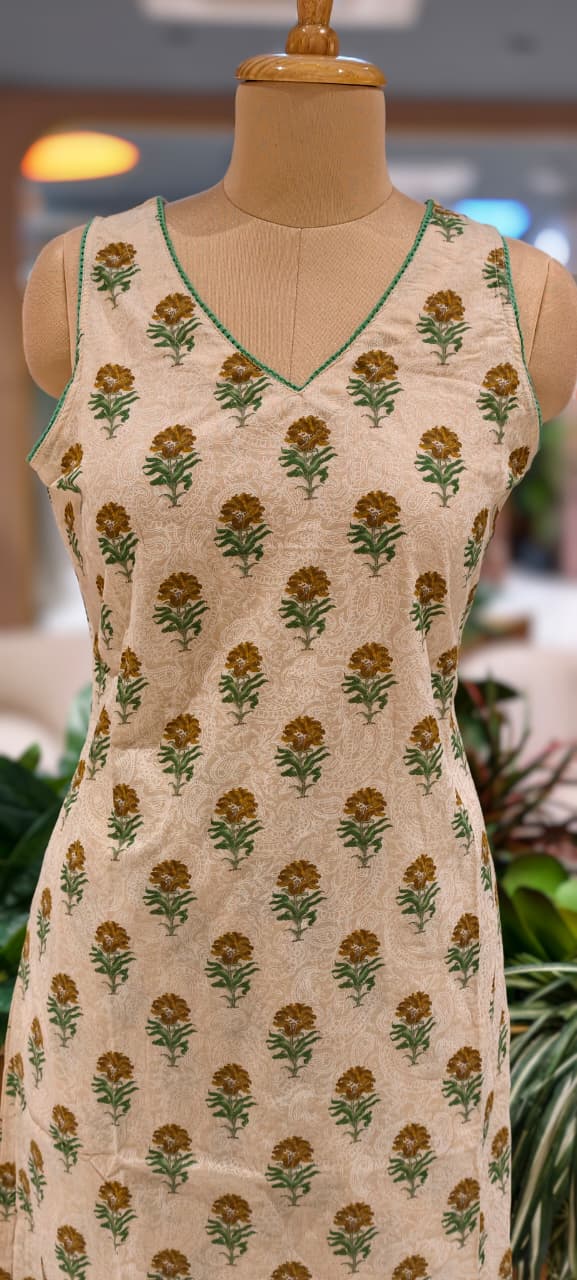 Beautiful Floral Printed Sleeveless Full Suit Set With Solid Dupatta In Cotton Fabric-13433