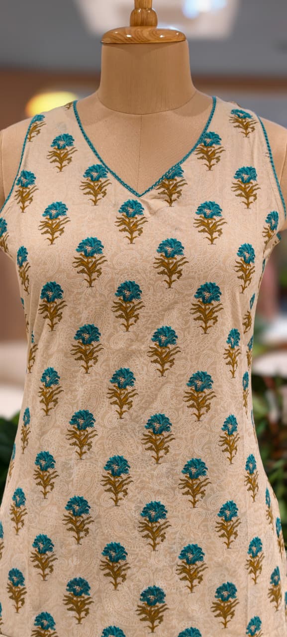 Beautiful Floral Printed Sleeveless Full Suit Set With Solid Dupatta In Cotton Fabric-13433