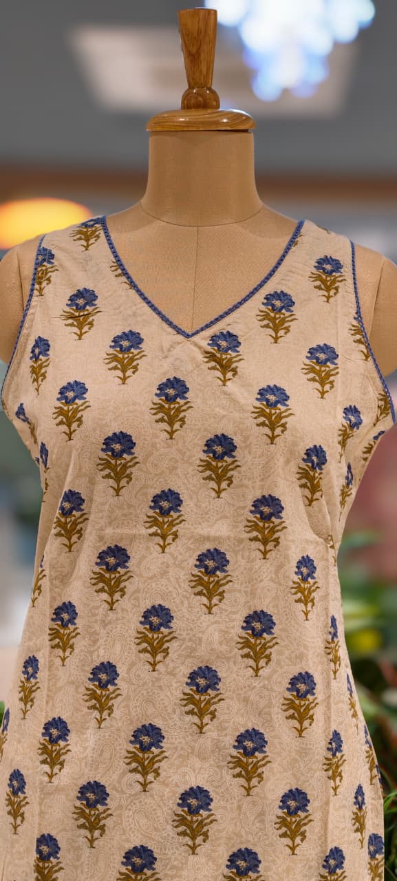 Beautiful Floral Printed Sleeveless Full Suit Set With Solid Dupatta In Cotton Fabric-13433