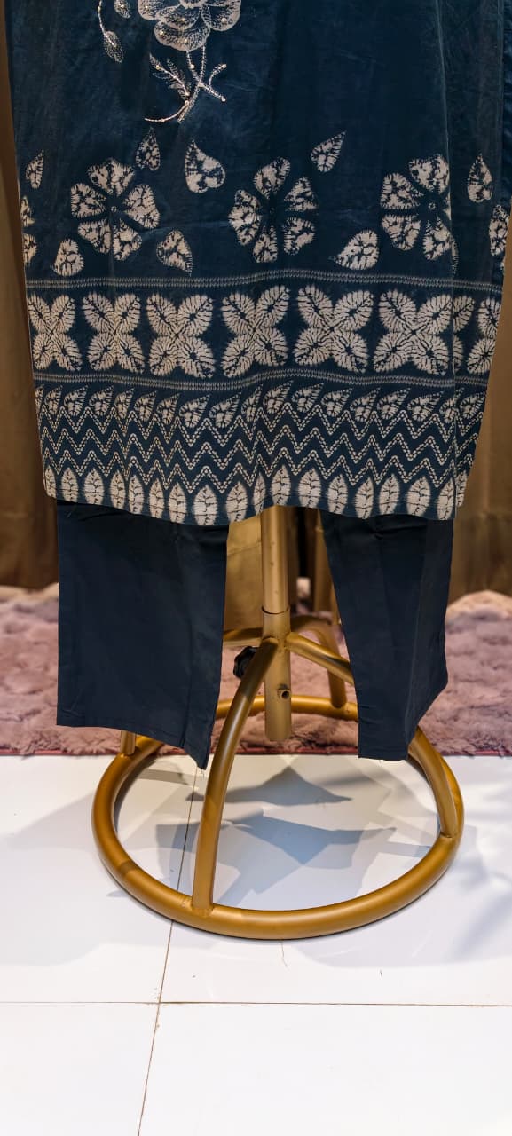 Handcrafted Kurta Pant Dupatta Set with Mirror Work Neckline, Floral Block Print, Zigzag Border Detailing & Elegant Tassel Tie-Up-13428