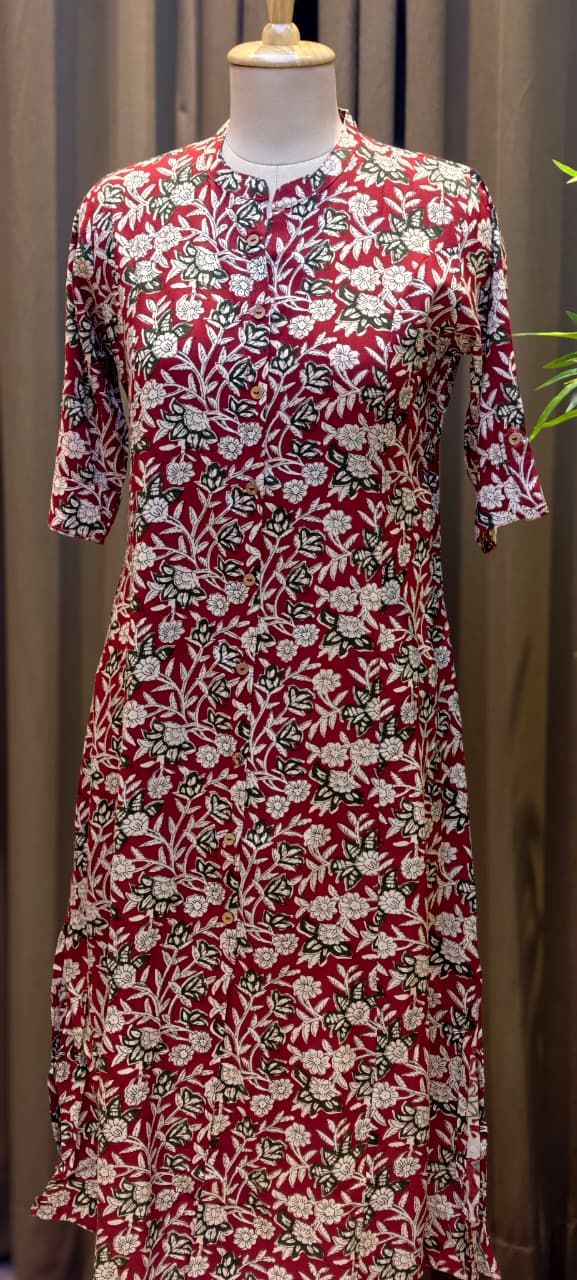 Blossom Bud Small Flower Motifs Printed Cotton Kurti Only-13683 (Dispatching After 1 Week)