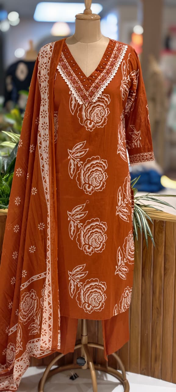 Rusted Tone Unique Look V-Neck Giant Floral Printed Cotton Full Suit Set With Dupatta