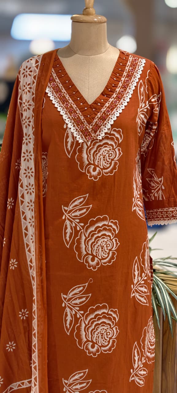 Rusted Tone Unique Look V-Neck Giant Floral Printed Cotton Full Suit Set With Dupatta