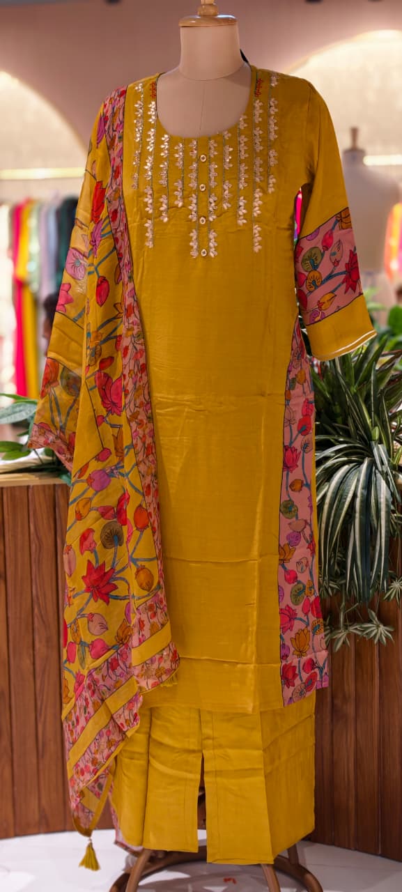 Gotta Paralleled Yoke With Floral Print In Side Slits Full Suit Set With Floral Dupatta In Crepe Fabric- 13758 (Slightly Lean Fit)