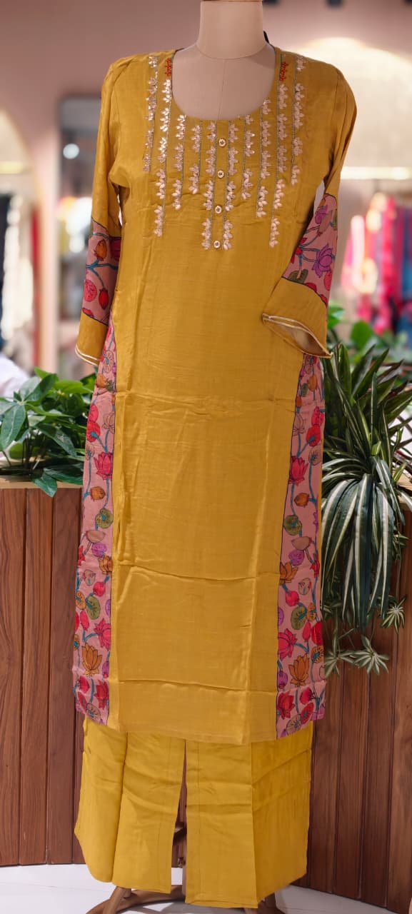 Gotta Paralleled Yoke With Floral Print In Side Slits Full Suit Set With Floral Dupatta In Crepe Fabric- 13758 (Slightly Lean Fit)