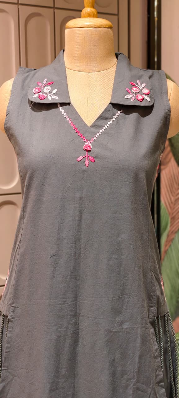 Graceful Thread Embroider Detailing Ash Elegance Sleeveless Cotton Suttel Kurta Pant Set- 14411