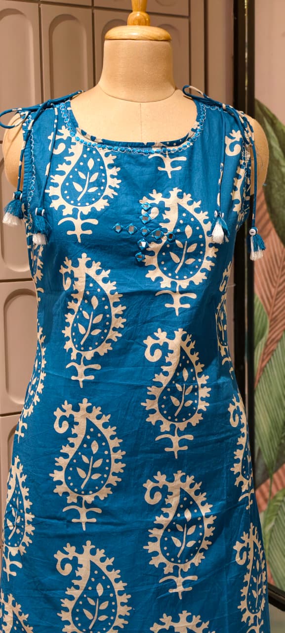 Hand-Block Paisley & Floral Burst Sleeveless Cotton Kurta Pant Set with Tassel Accents- 14503 RB287