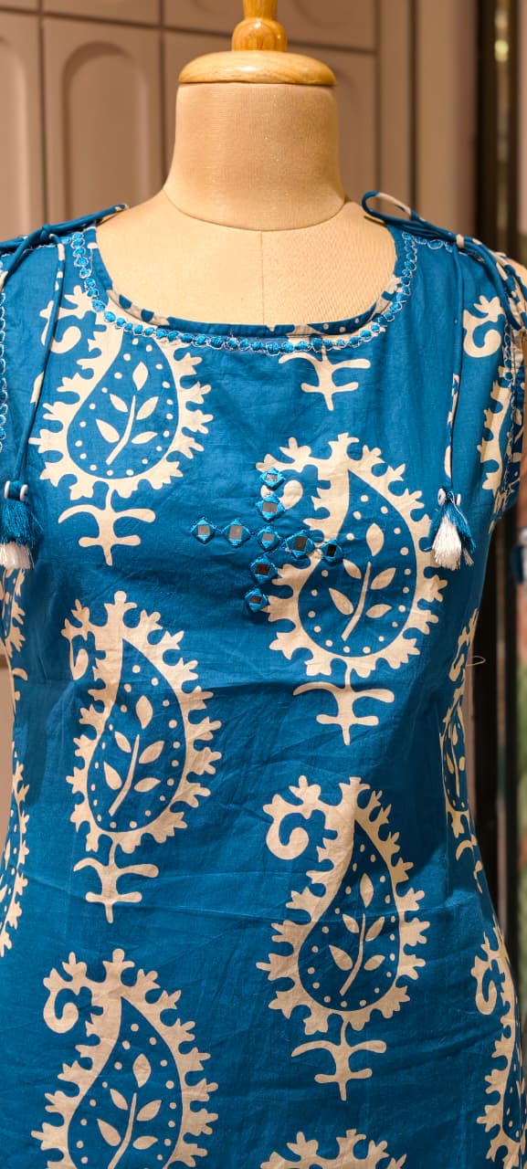 Hand-Block Paisley & Floral Burst Sleeveless Cotton Kurta Pant Set with Tassel Accents- 14503 RB287