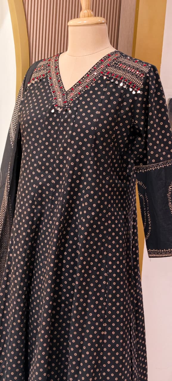 Tiny Block Prints V-Neck Panel Anarkali Full Suit Set With Dupatta In Cotton Fabric- 14902